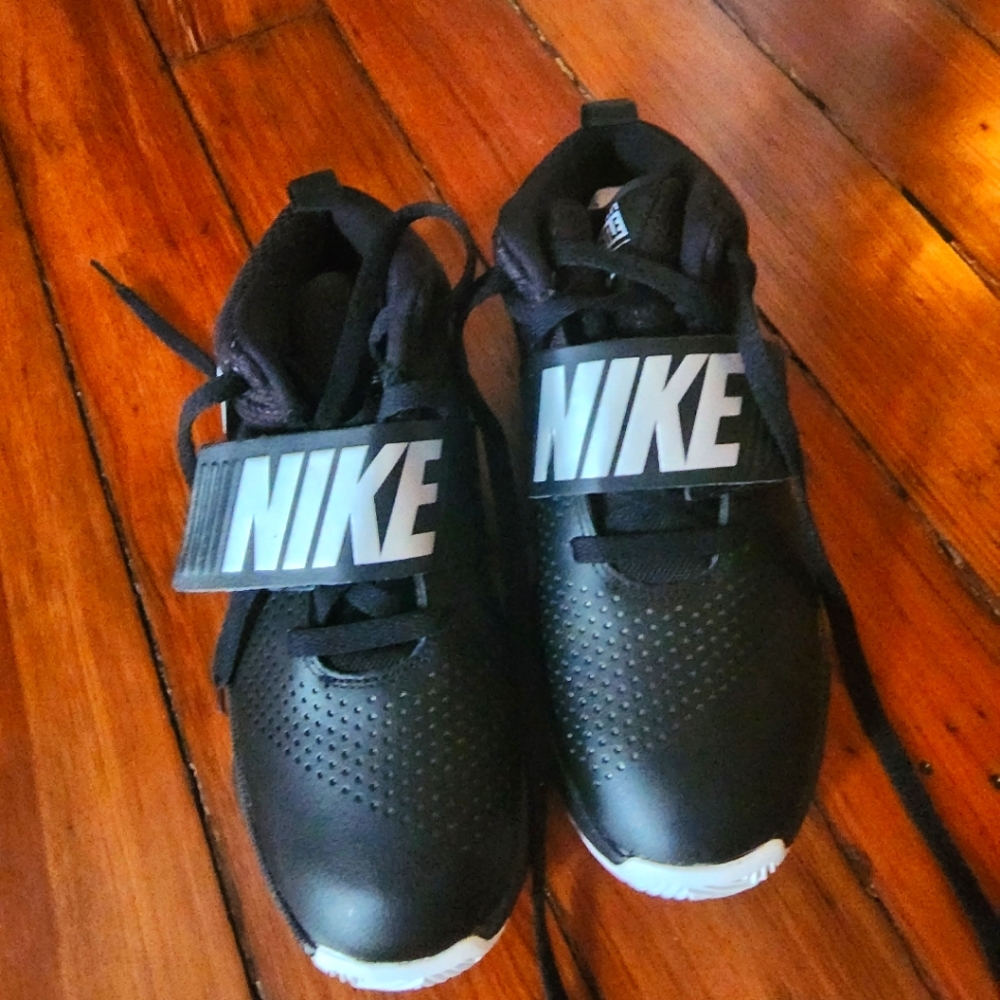Kids Nike tennis shoes